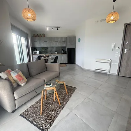 Zonapartments A Sea View-city Center Apartman