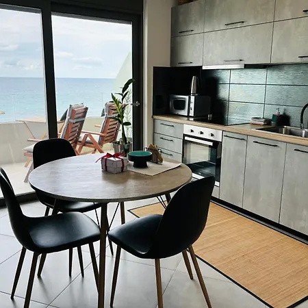 Zonapartments A Sea View-city Center Daire