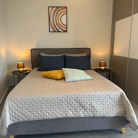 Zonapartments A Sea View-city Center * Hanya