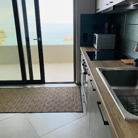 Zonapartments A Sea View-city Center Apartment *