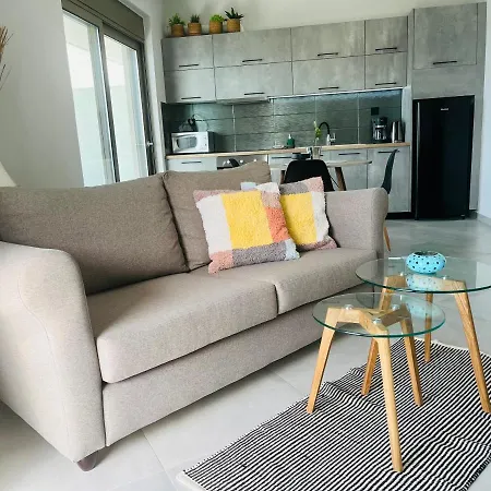 Zonapartments A Sea View-city Center Apartment