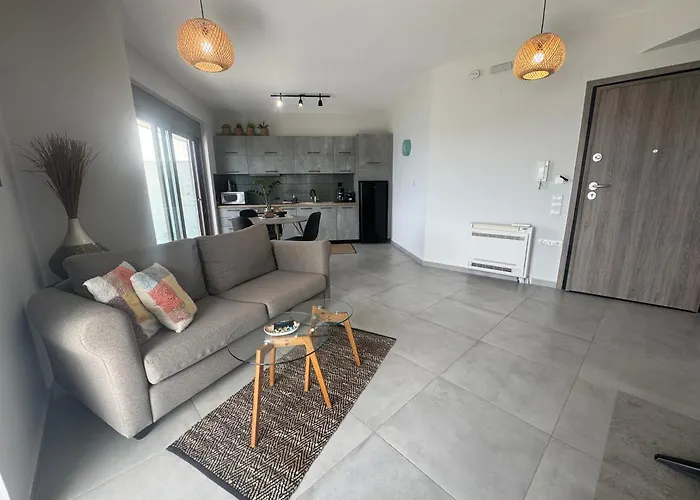 Zonapartments A Sea View-city Center Apartment